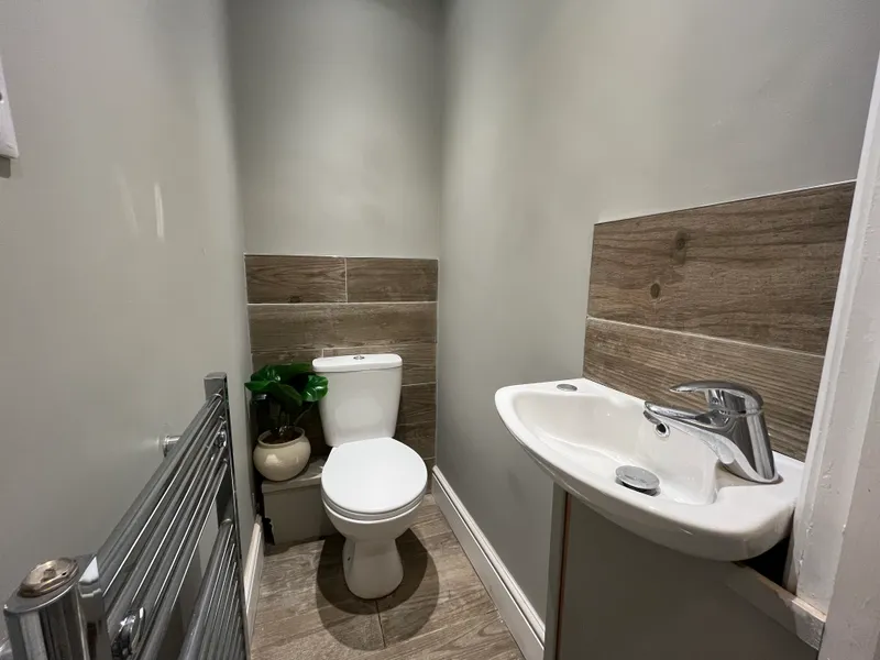 Modern 6 Bed + 2.5 Bath Student House // Jul 2026 - Image 16